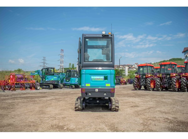 Miniexcavator SUNWARD SWE 17F cabina inchisa de vanzare